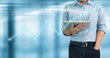 İş adamı dijital tablet kullanıyor. İş fikri.