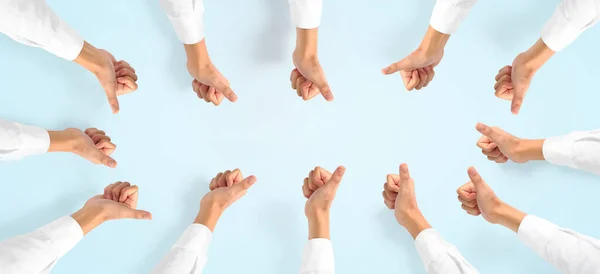 Line Group Human Hands Showing Thumbs Top View Isolated Clipping — Stock Photo, Image
