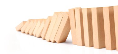Domino etkisi benzersiz, sürekli devrilerek durdu.