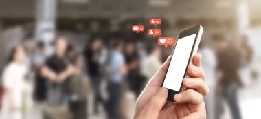 El ele tutuşan akıllı telefon aygıtı ve ekrana dokunma