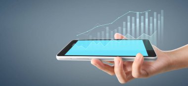 Grafik büyümesi ve grafik artışı işinde olumlu göstergeler, elinde tablet