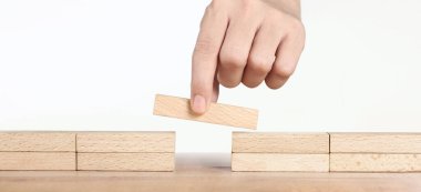 Tahta bir blok yerleştirmek, proje yönetiminin iş planlanması