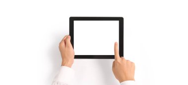 Bir tablet tutan eller izole ekran ile bilgisayar aygıtına dokunur