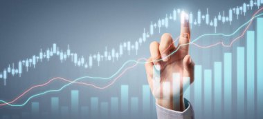 İşadamı, işinde grafik büyümesi ve grafik artışı için olumlu göstergeler planlıyor