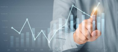 İşadamı grafik büyümesi ve grafik pozitif göstergelerin artması planı