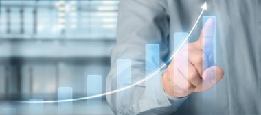 İşadamı grafik büyümesi ve grafik pozitif göstergelerin artması planı