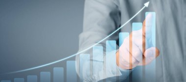 İşadamı grafik büyümesi ve grafik pozitif göstergelerin artması planı