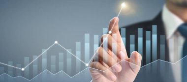 İşadamı grafik büyümesi ve grafik pozitif göstergelerin artması planı