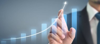 İşadamı grafik büyümesi ve grafik pozitif göstergelerin artması planı