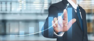 İşadamı grafik büyümesi ve grafik pozitif göstergelerin artması planı