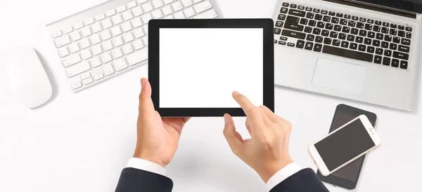 Mani Che Tengono Gadget Tablet Touch Computer Con Schermo Isolato — Foto Stock