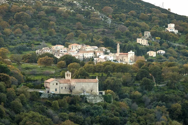 Αρχαίο Μοναστήρι Της Marcasso Και Ορεινό Χωριό Των Lavatoggio Περιβάλλεται — Φωτογραφία Αρχείου