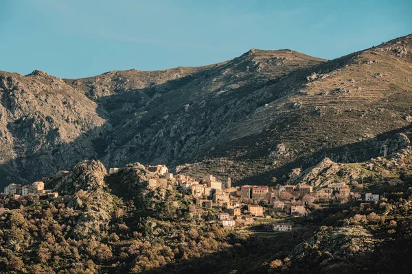 Den Gamla Berget Byn Speloncato Upplyst Kvällssolen Balagne Regionen Korsika — Stockfoto