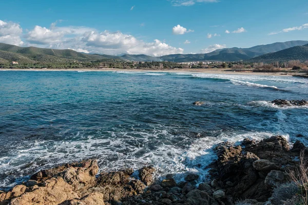 Olas Bañándose Costa Rocosa Playa Lozari Región Balagne Córcega Con —  Fotos de Stock