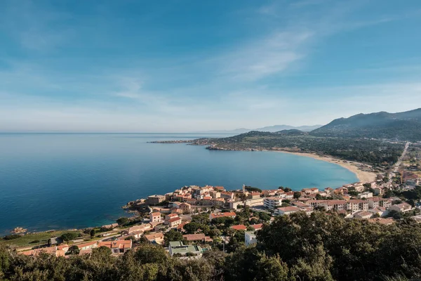 Algajola byn och stranden i Balagne regionen Korsika — Stockfoto