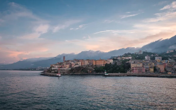 Avondlicht op de oude haven van Bastia in Corsica — Stockfoto