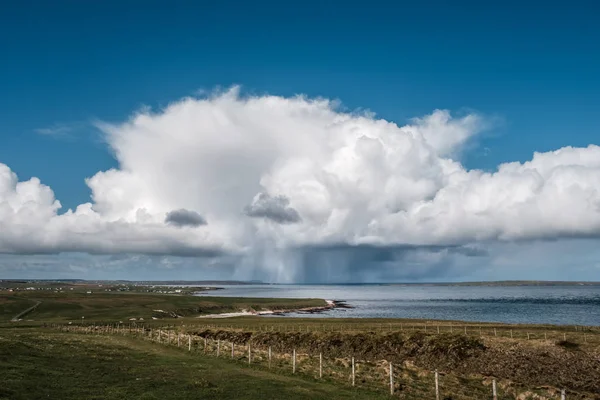 Deszcz chmur nad John O'Groats i północnym wybrzeżu Szkocji — Zdjęcie stockowe