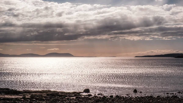 Sol nocturno en Gairloch en Escocia — Foto de Stock