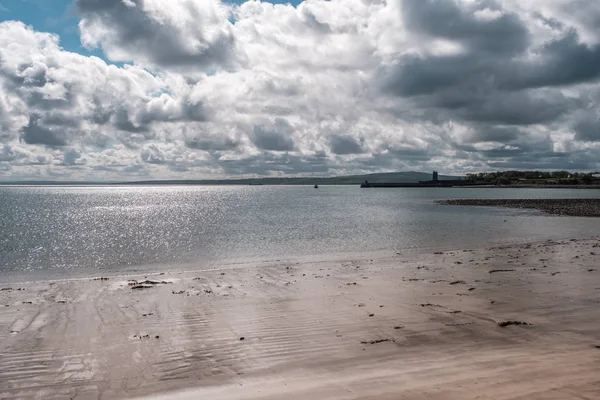 Strand und Burg von Carrigaholt in Irland — Stockfoto