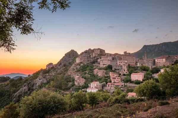 Gryning Bryter Över Den Antika Bergsbyn Speloncato Balagne Regionen Korsika — Stockfoto
