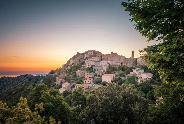 Amanecer Sobre Antiguo Pueblo Montaña Speloncato Región Balagne Córcega Con —  Fotos de Stock