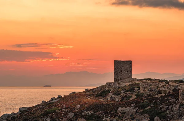 Amanhecer Sobre Pedra Construída Torre Genovesa Punta Spano Perto Lumio — Fotografia de Stock