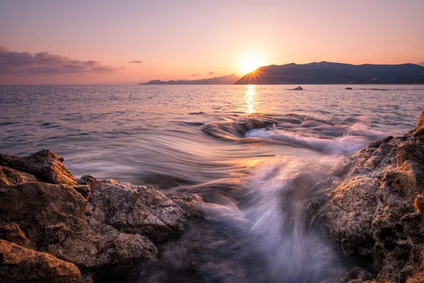 Imagen Larga Exposición Olas Bañándose Costa Rocosa Losari Región Balagne — Foto de Stock