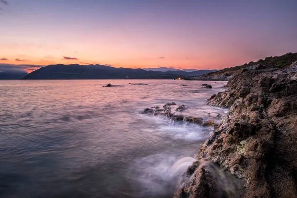 Imagen Larga Exposición Olas Bañándose Costa Rocosa Losari Región Balagne — Foto de Stock