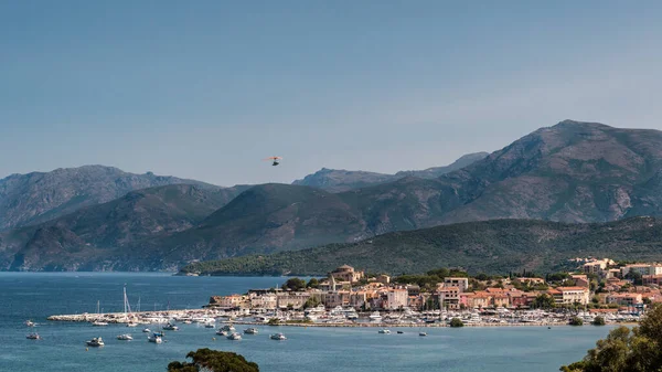Flygande Båt Svävar Ovanför Bukten Och Citadell Saint Florent Korsika — Stockfoto