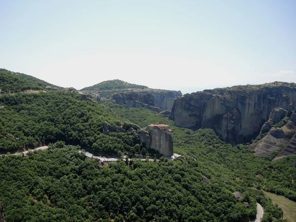 Vista do vale de Meteora, St.Barbara monasteri — Fotografia de Stock