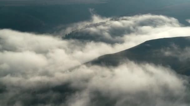 Cinematic 7680X4320 Ceață Situată Faldurile Dealurilor Condensare Evaporare Natură Ceață — Videoclip de stoc