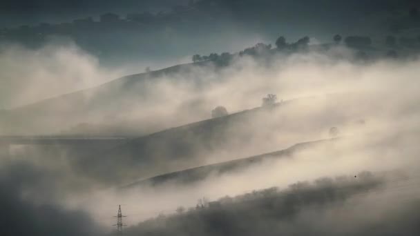 Cinematic 7680X4320 Nebel Liegt Den Falten Der Hügel Kondensation Und — Stockvideo