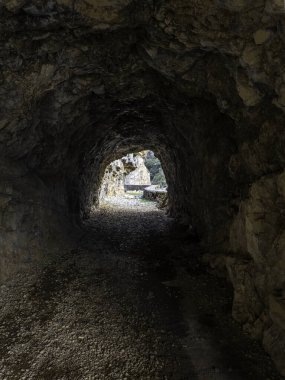 Mağaranın girişi..