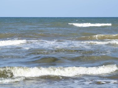 Deniz kıyısının güzel manzarası