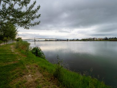 Kırsal bölgedeki nehir..