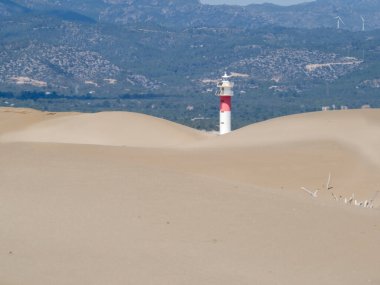 İspanya sahillerinde Santa Maria de la Cabana 'nın kumulları