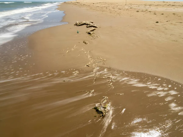 Sahilde ayak izleri..