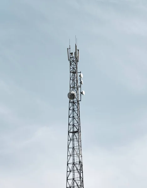 Transmisión Telecomunicaciones Poste Alto Para Señal Internet Tecnología Concepto Peligro —  Fotos de Stock