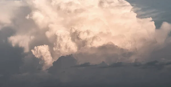 Cumulus Nuvem Close Antes Pôr Sol Nuvem Branca Com Luz — Fotografia de Stock