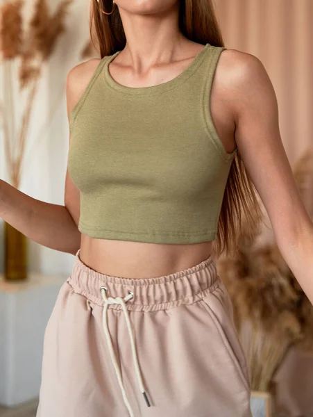 Chica Lleva Color Caqui Superior Cosecha Traje Verano Modelo Mujer —  Fotos de Stock