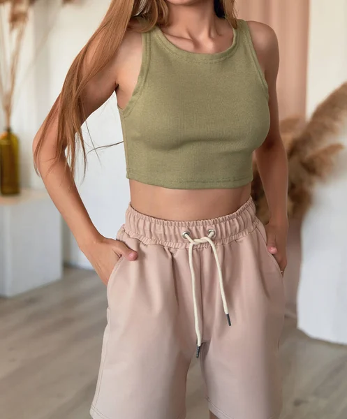 Chica Lleva Color Caqui Superior Cosecha Traje Verano Modelo Mujer — Foto de Stock