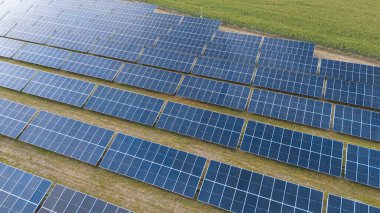 Uzak kırsal bölgelerde gün ışığı bulutları