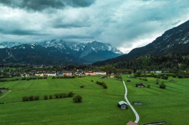 Alp dağları ve vadi kırsalları