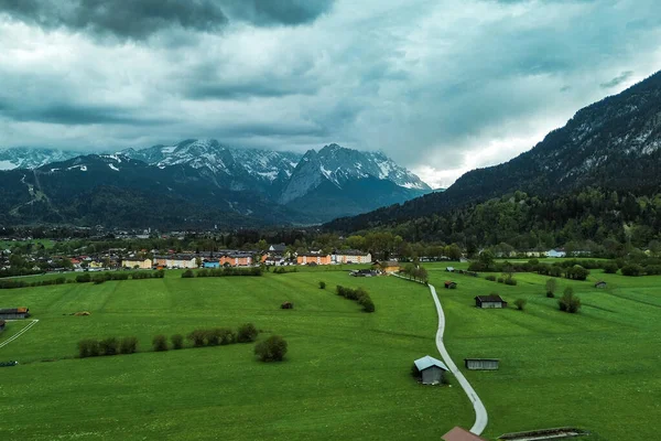 Alp dağları ve vadi kırsalları