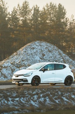 Verimli hatchback otomobil bütçe seyahati sunuyor