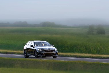 Wagon automobile on quiet countryside road