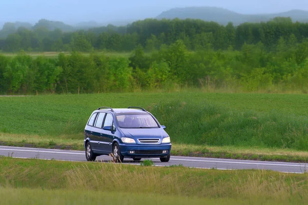 Reliable MPV car for family adventure road travel