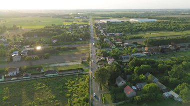 Manzaralı kırsal yolun tepeden tırnağa manzarası