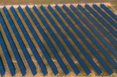 Güneş panellerinden elde edilen sürdürülebilir ev enerjisi