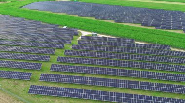 Huzurlu gökyüzü ve bulutlu manzara